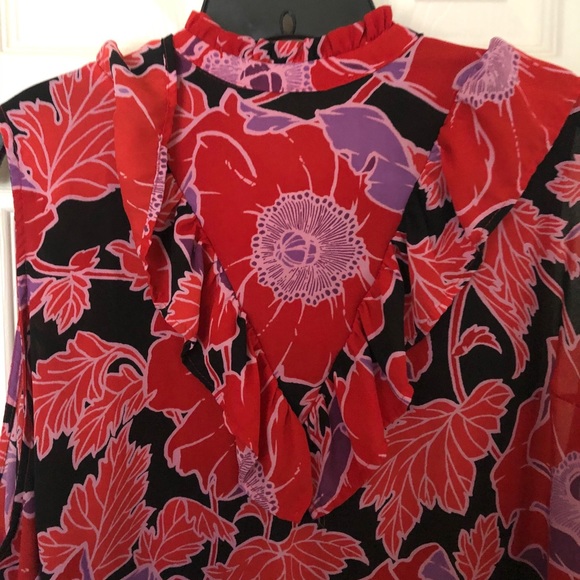 Red Floral Mock Neck Tank Blouse - Picture 3 of 7